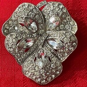 Vintage Sparkling Rhinestone Brooch ADD SPARKLE TO YOUR HOLIDAYS!